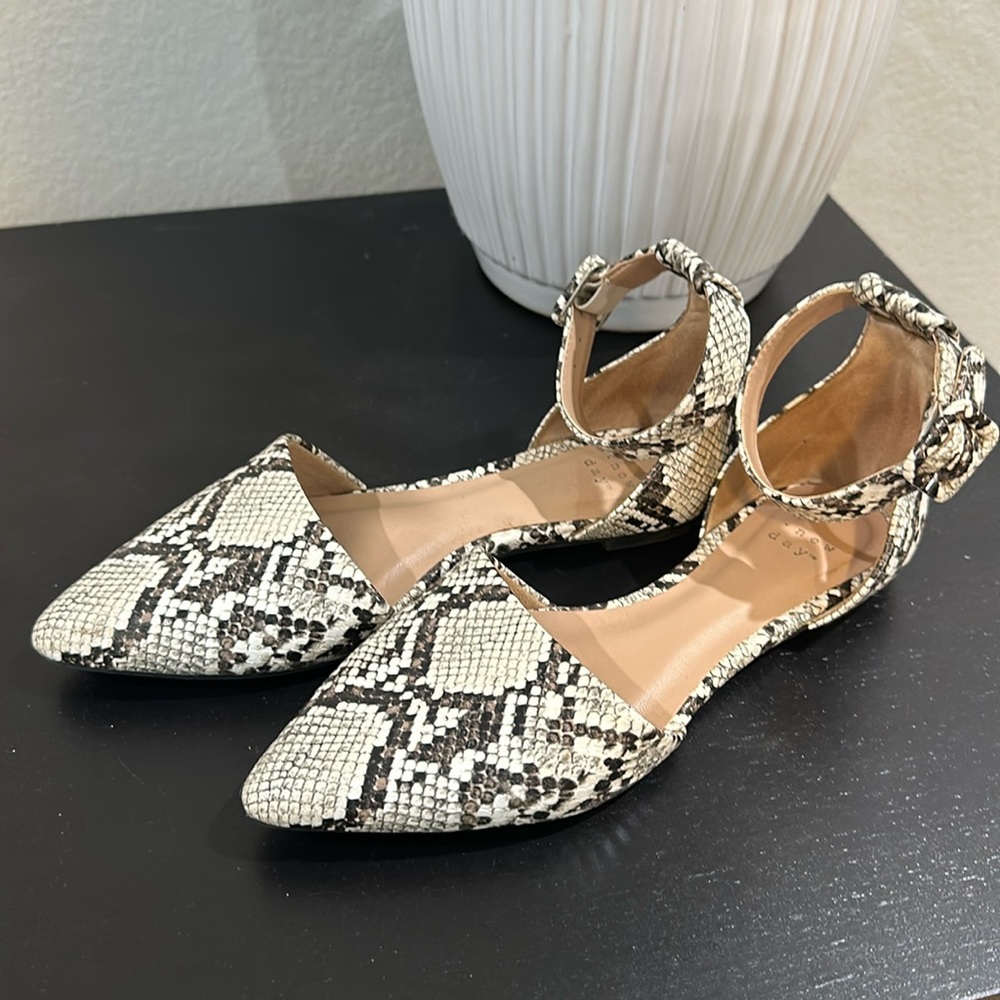 A New Day Snakeskin Print Flats Pointed Toe 6